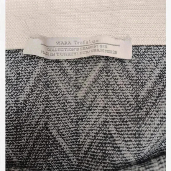 Zara Trafaluc Black & White  Herringbone Stretch Skirt Size Small - Picture 7 of 8